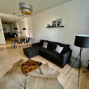 Purer Luxus Mit 2 Schlafzimmern, Balkon Und Privat-parkplatz Leipzig